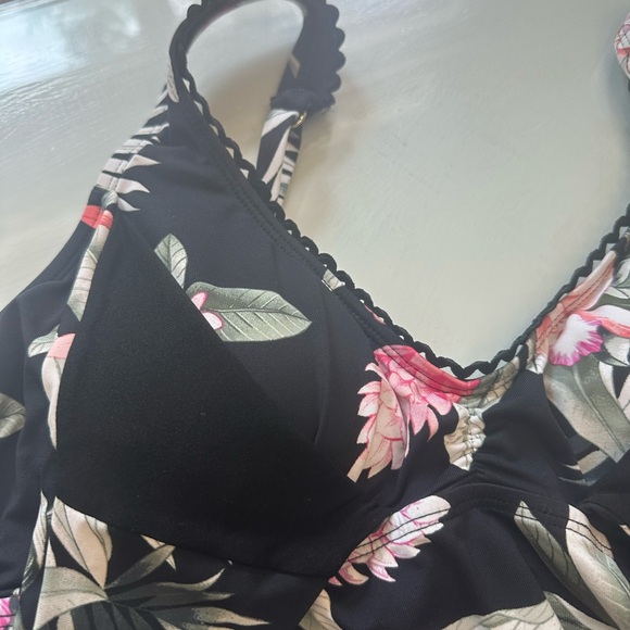 Tommy Bahama tankini size lodge, top size extra large bottom - Picture 10 of 10